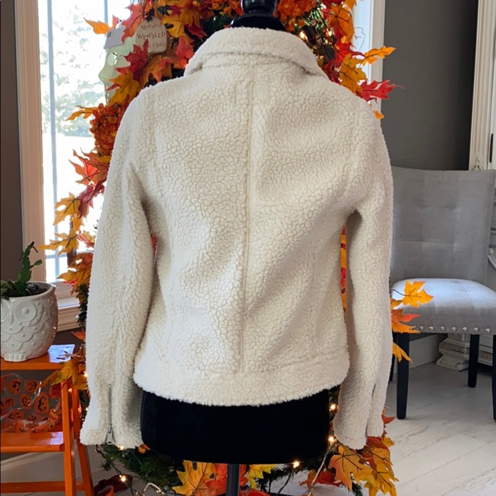 Size Medium Jacket - Picture 3 of 9